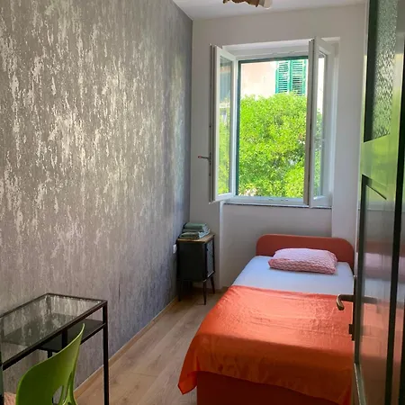Bright And Colourful Luce -sandy Apartment Split