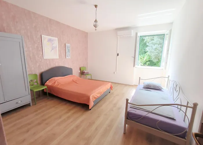 Bright And Colourful Luce -sandy